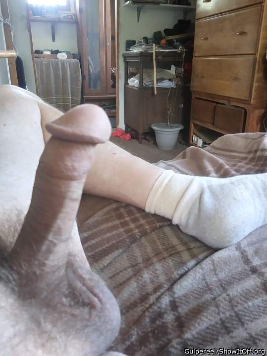 Nice big hard on, that a good position to get stroked in.