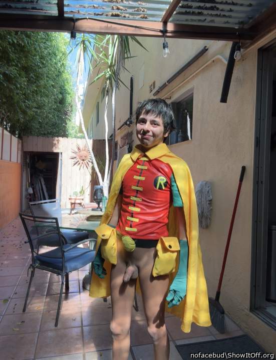 Robin without briefs! 🫣