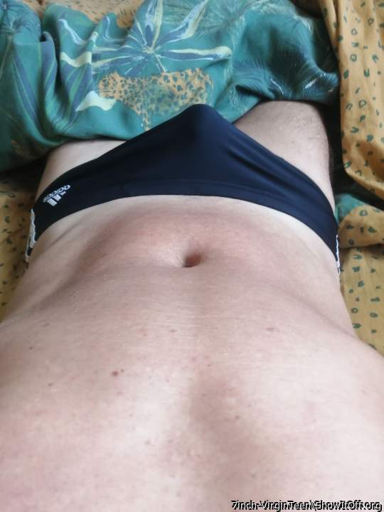   beautiful speedo bulge!