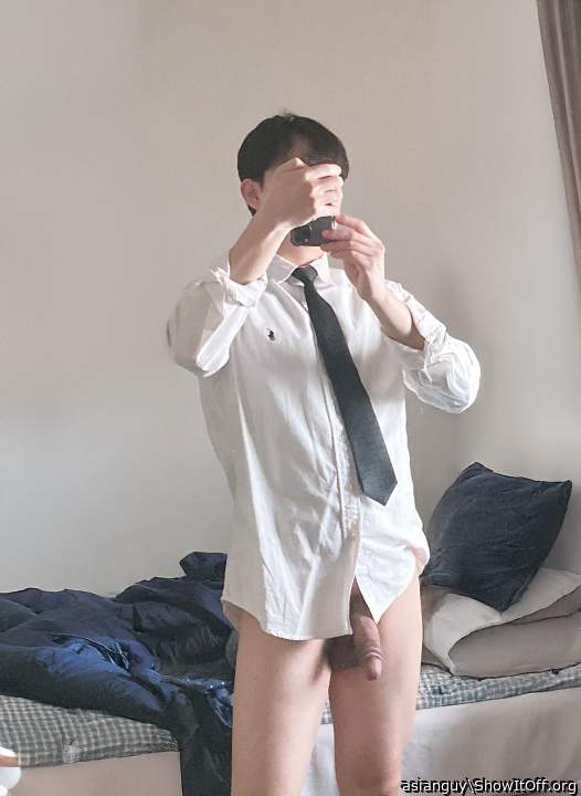 Sexy man. I'd drop to my knees to suck your hot thick cock 