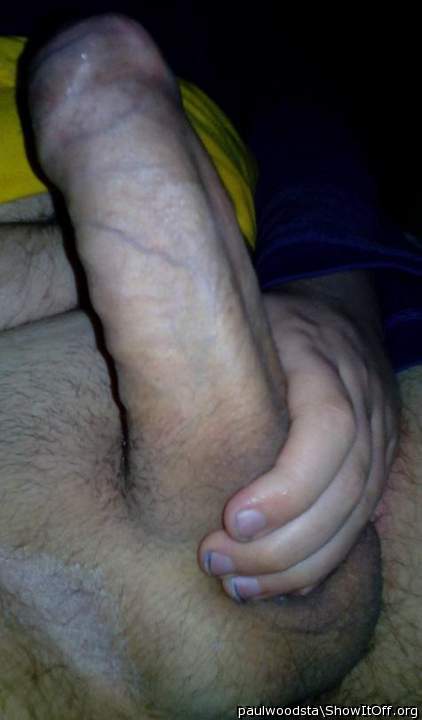 Nice thick cock. I wish I could suck it right now. 