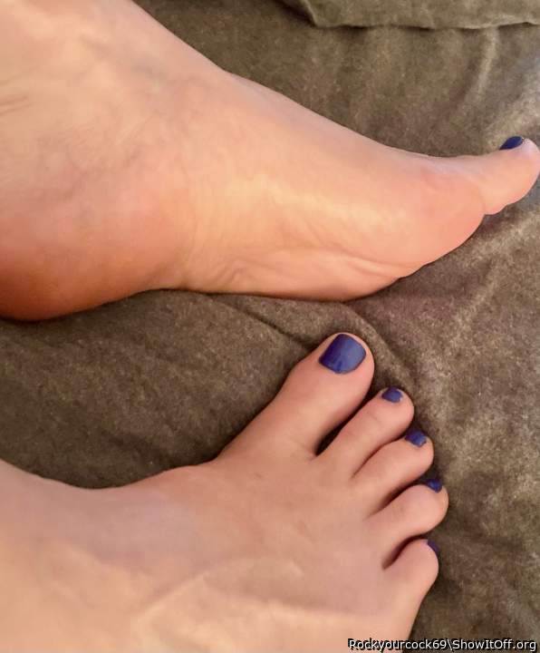 I want to fuck your feet baby!