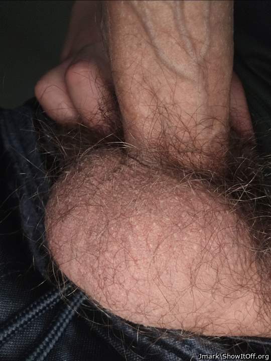 Mmmmm... I want to sniff and taste your hairy balls and peni