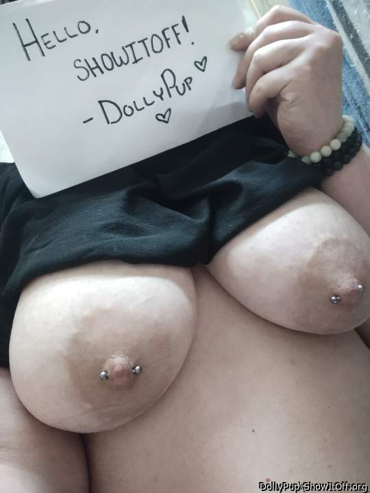 Hello, everyone! Figured my first pic here would be a hello, hehe!