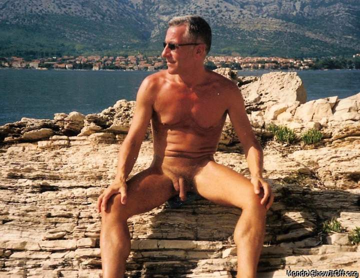 Mondo Nude 2002