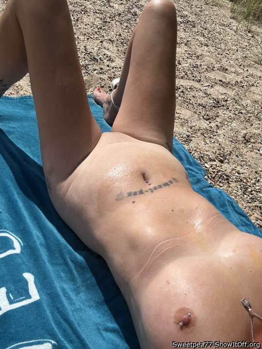 I'm so hard and wanking to this now