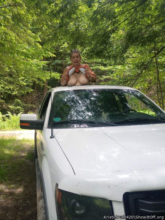 Love to see her pop out of my sunroof! Sexy tits!