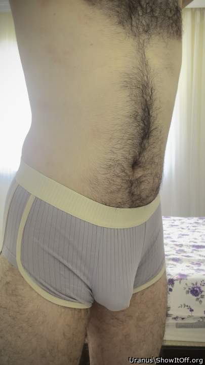 Very sexy body and bulge!