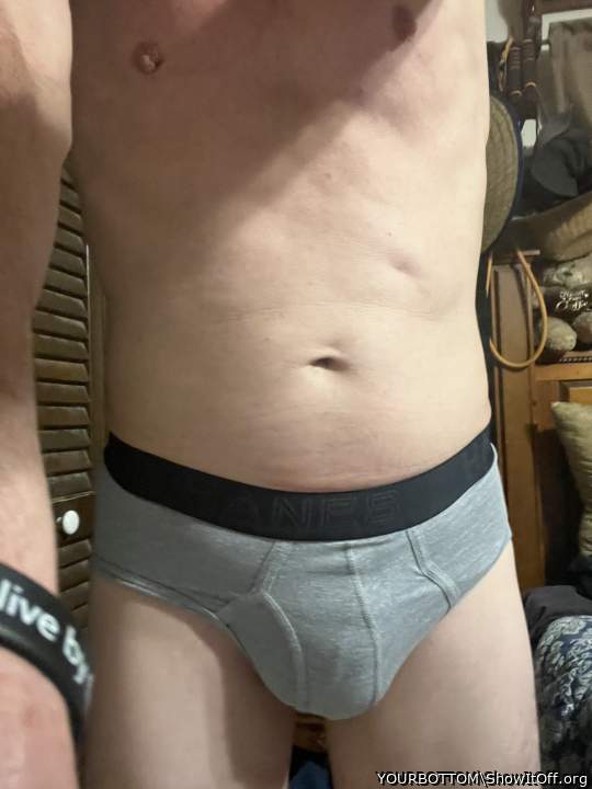 PULL YOUR PANTS DOWN SO I CAN SUCK YOUR NICE COCK