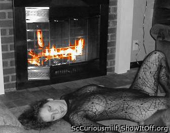 Sexy outfit, sexy lady 