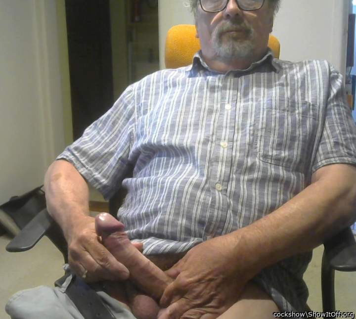 Adult image from cockshow