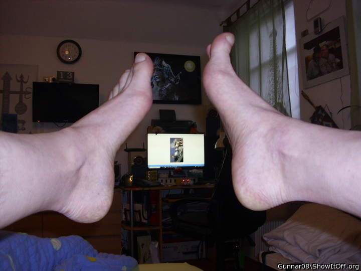 My naked feet from Gunnar08
