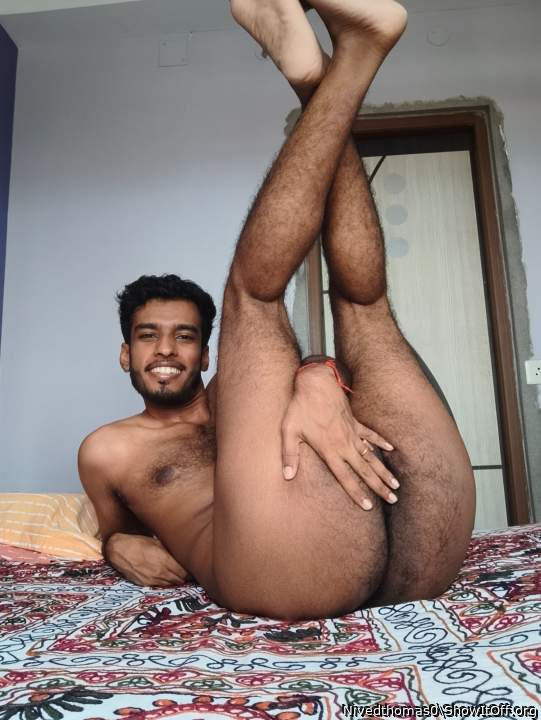 oh happy legs up, nice bum, nice looking gus.

    