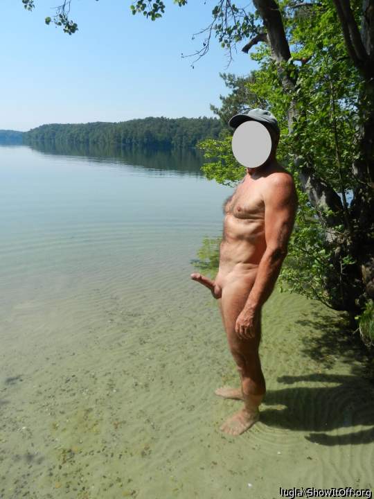 Mmm, hot body and cock�   