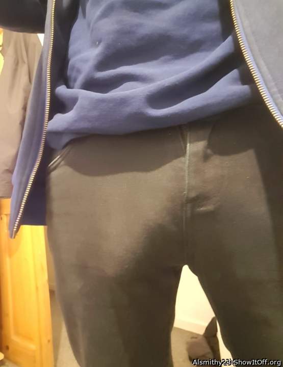 Nice bulge ! I love guys who aren't embarassed to show their