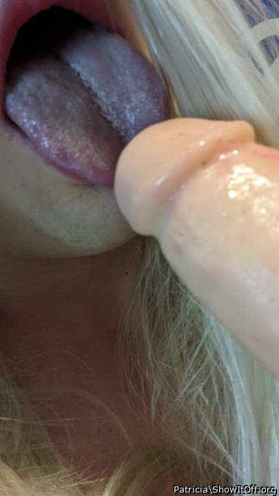 Fill that sexy mouth baby