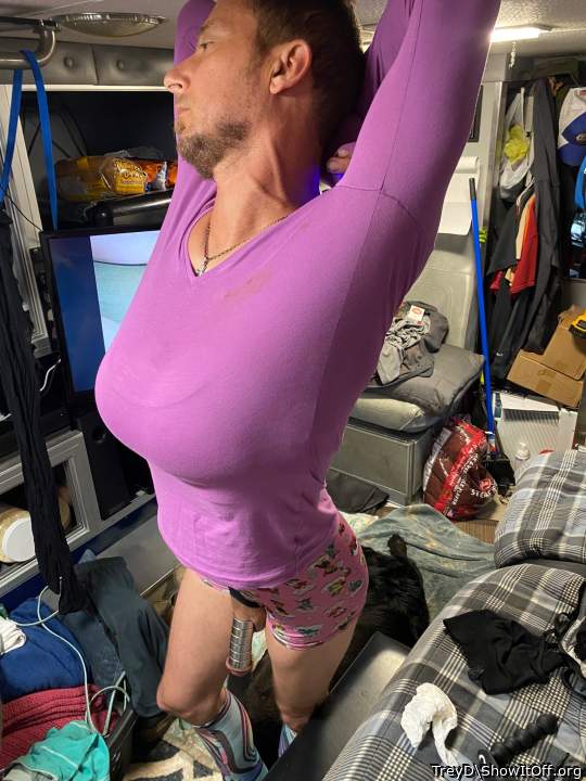 I love low hanging tits ;-())