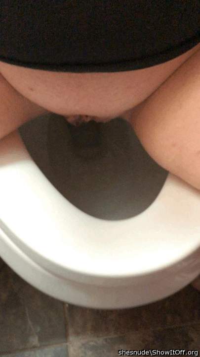 Would love to watch you pee