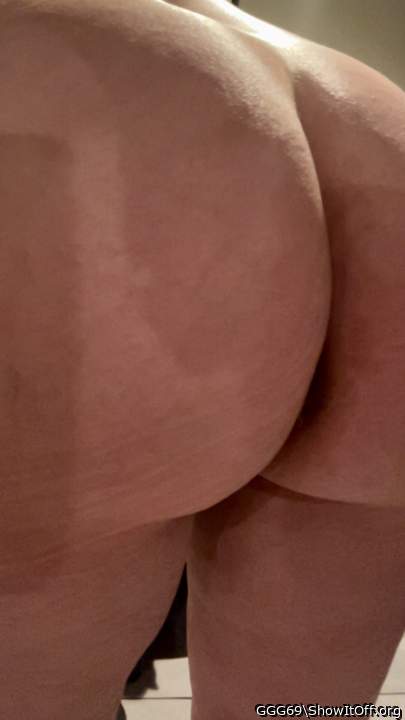 That ass is so ripe for my hand prints all over it. And I'd 