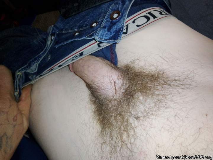 Mmmmm... that looks good!! Meaty, horny, hairy!!