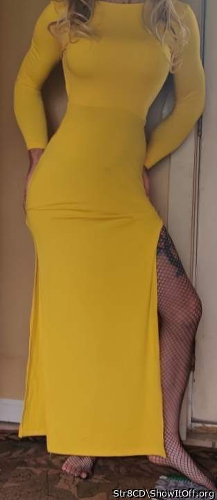Str8CD Star in Sexy Yellow Dress..... Who wants to see what's underneath?