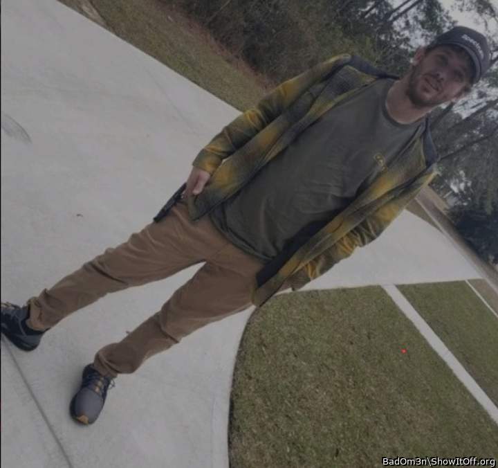 What a sexxxy guy next door look. Big feet too