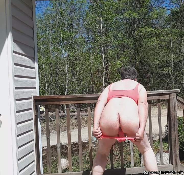 I WANT T KISS YOUR ASS AND BLOW YOU