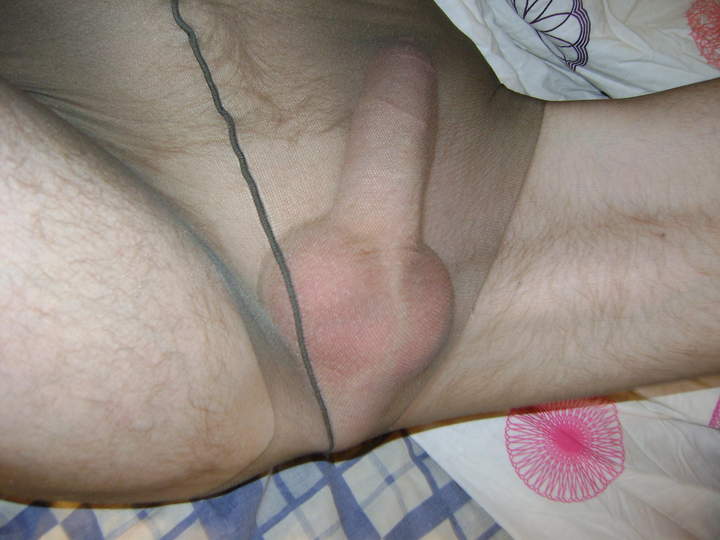 Want to lick your hot balls through your pantyhose !   