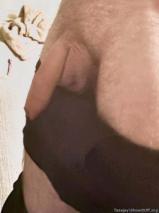 Mmmm nice hanging dick 