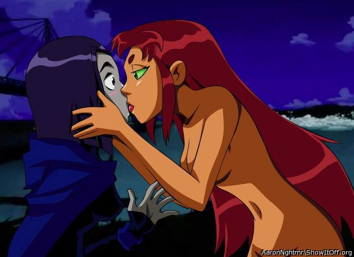 Starfire and Raven, Starfire is s sexy