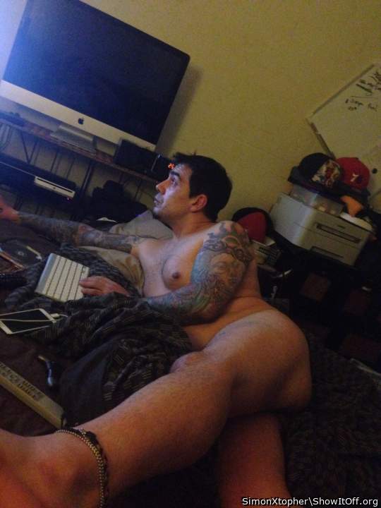 Sexy as all hell.  That is how I work on my computer also, a