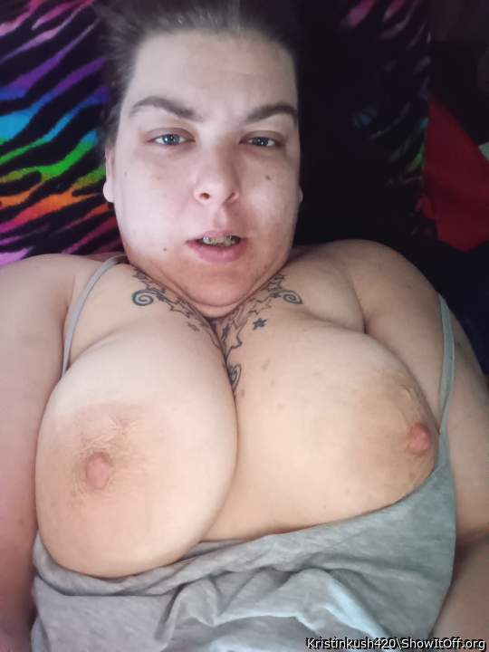 Mmmm 😋 so sexy! I want to play with them and suck ur