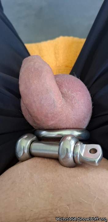  weighty
bondage 