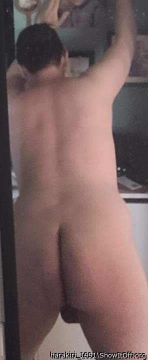 Exceptionally long crack to a HOT sexy nude ass    