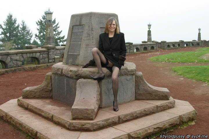 A monument for your pussy. 