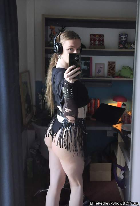 Very sexy outfits you wear to tease us sexy 