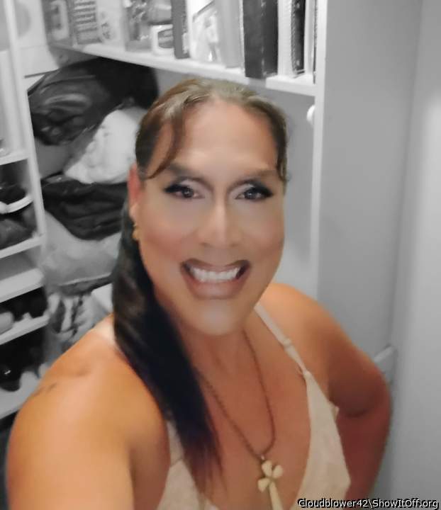 Mmm I bet your juicy big lips could really eat my juicy cunt