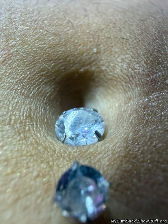 Bellybutton piercing
