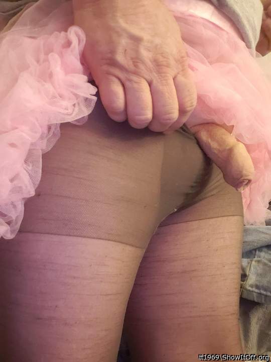 You're so sexy in your pantyhose !   
