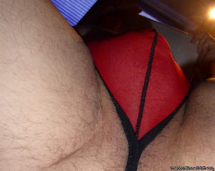 nice bulging thong!!@  