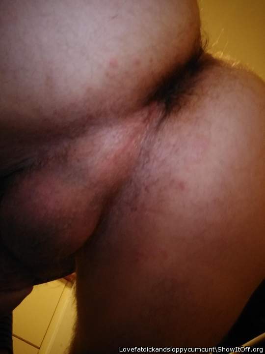 Very hot pic ! Love your hairy asshole !     