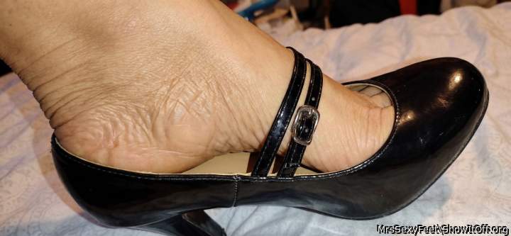 Adult image from MrsSexyFeet