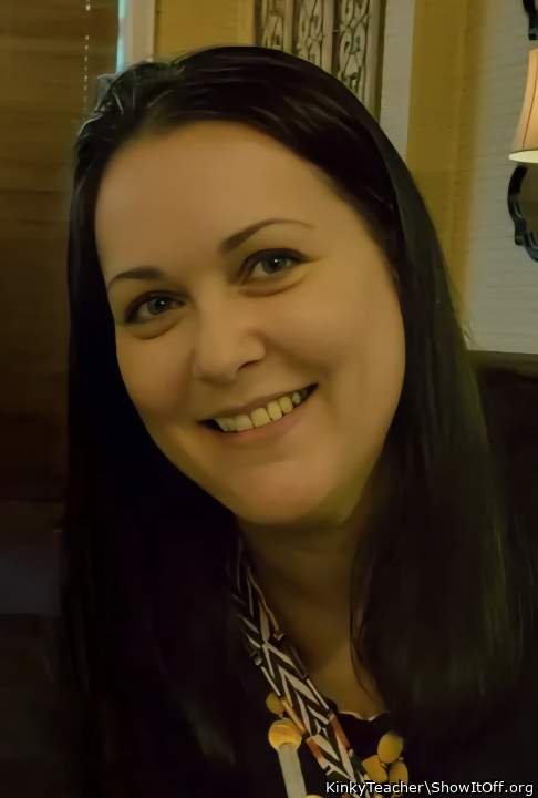 Yes I like this girl, so pretty!