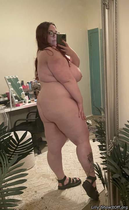 Sexy legs and perfect ass! Love to eat u all night long!