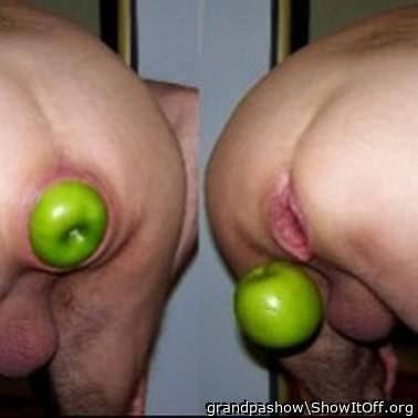 I love big apples in me, feels sooo good when I push them out!