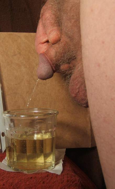 Oh yes love piss pics and vids even more   